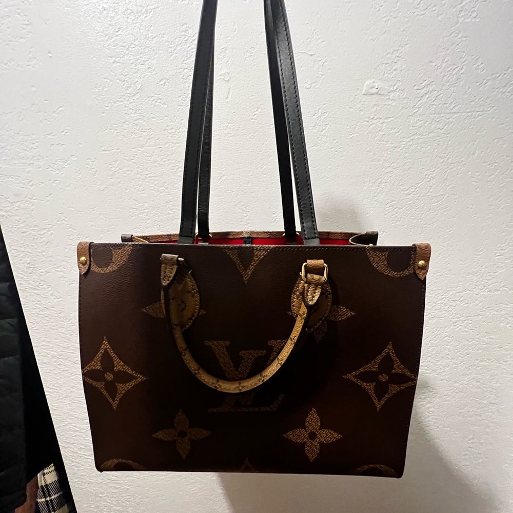 Louis Vuitton ONTHEGO MM